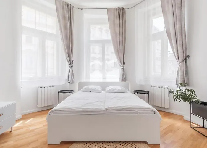 Luminous Apartment For 2 Near Wenceslas Square By Prague Days