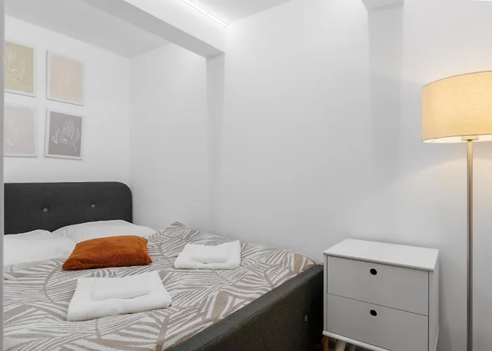 2 Bedrooms Apartment Near The Metro