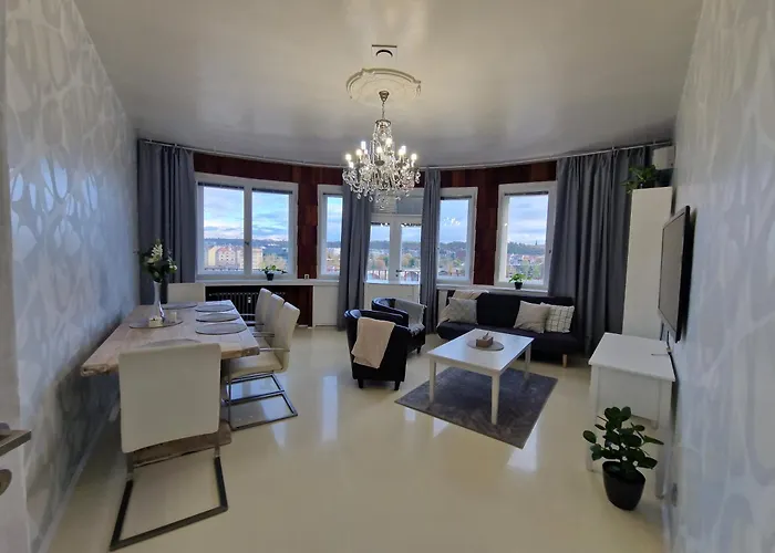 Quiet Spacious Apartment With A Balcony