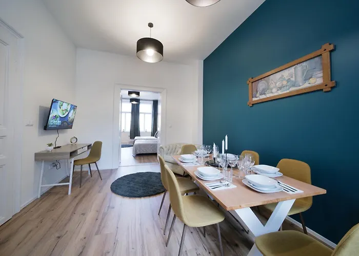 Majestic Square View Residence