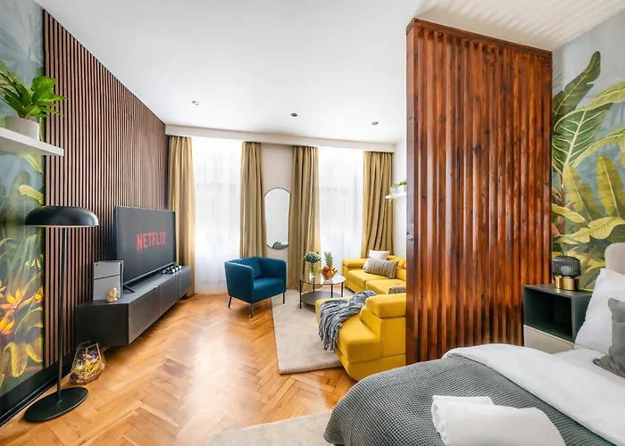 4Br+2Bath Old Town Family Oasis Luxury Apartment