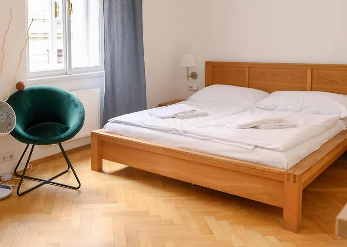 Cosy Central Apartment In Zizkov