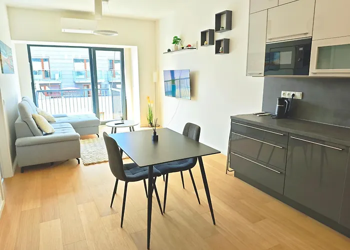 Holesovice Retreat, Balcony, Air-Con And Secure Parking