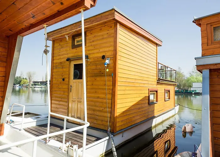 Exclusive Houseboats At Smichov