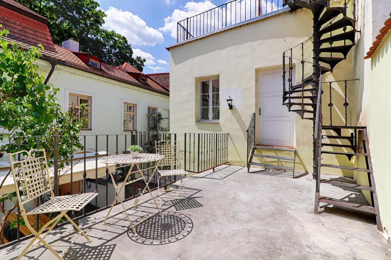 Aparts By The Bridge Apartment Prag