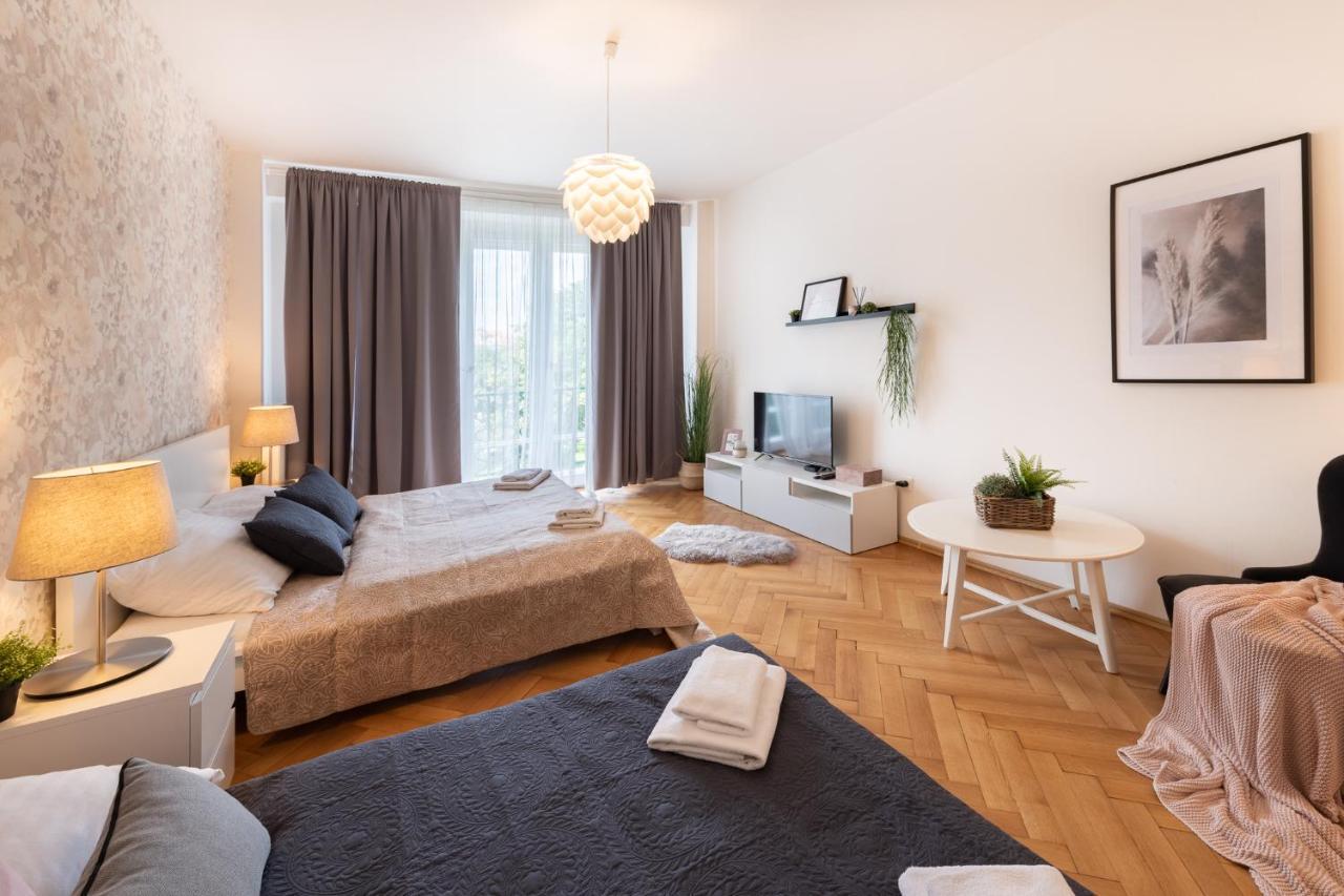 Luxury In Prime Location *