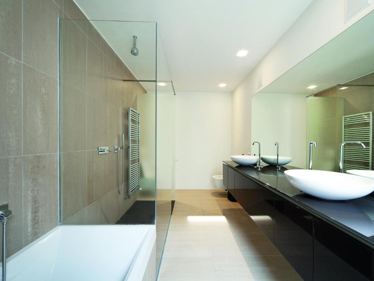 Blanc Harfa Design *