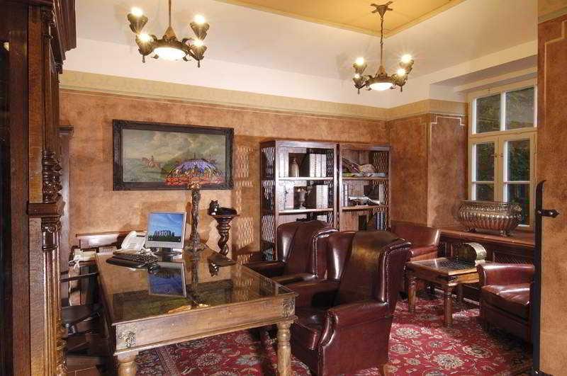 Ea Jeleni Dvur Castle Hotell 3*