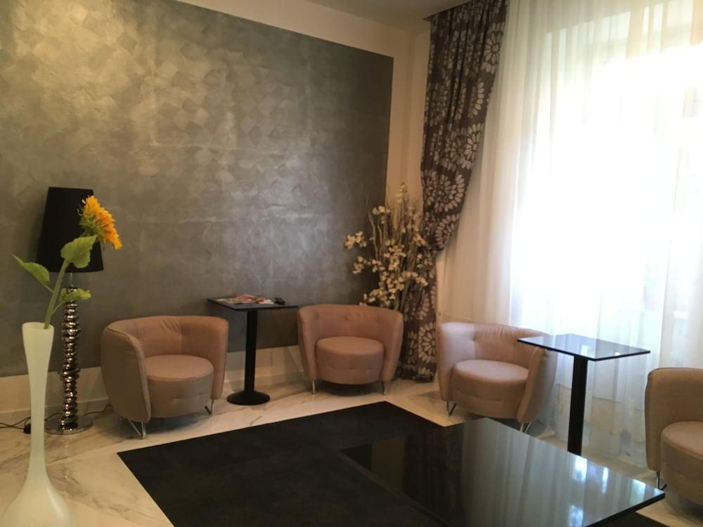 Hotell Royal Plaza 3*