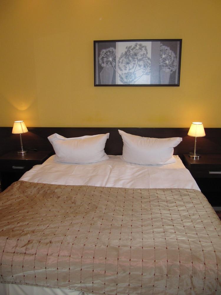 Hotell Royal Plaza 3*