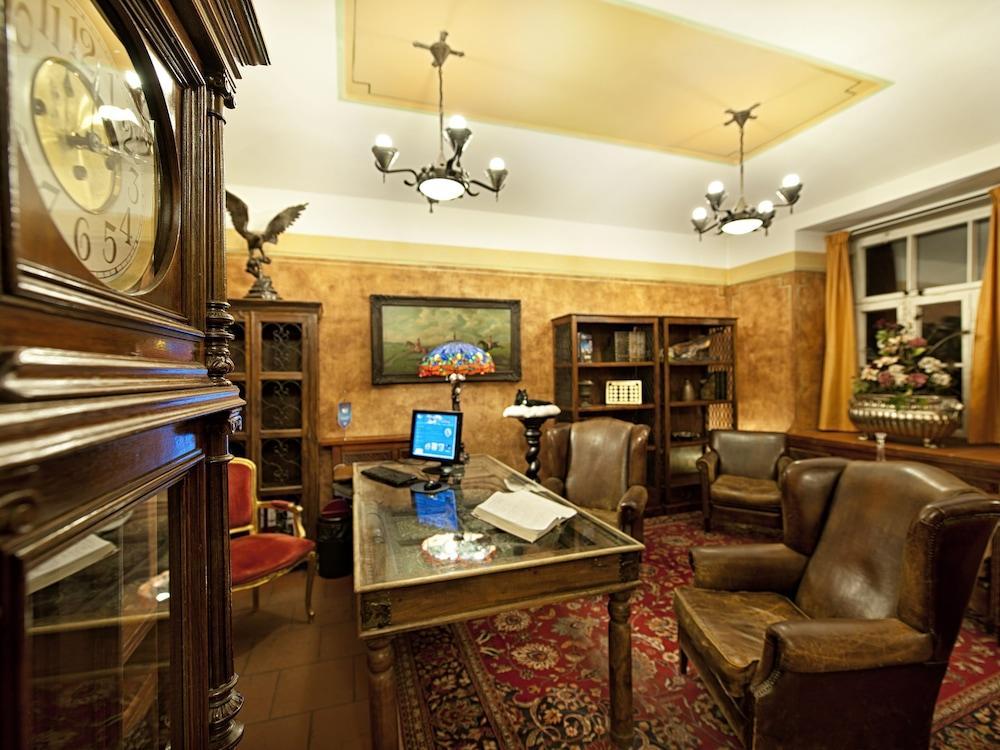 Hotell Ea Jeleni Dvur Castle
