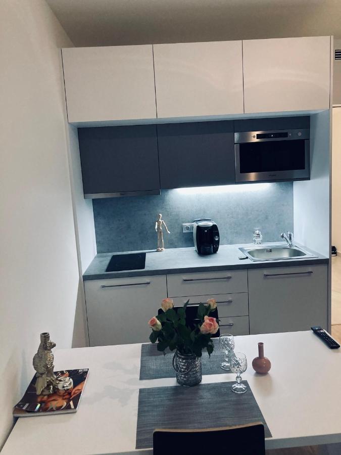 Blanc Harfa Design Apartment Prague