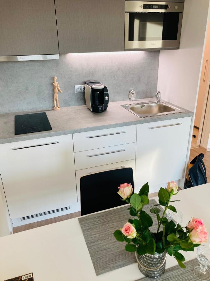 Blanc Harfa Design Apartment *