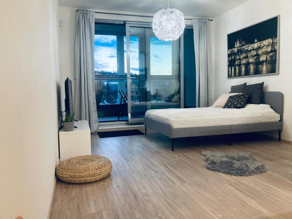 Blanc Harfa Design Apartment