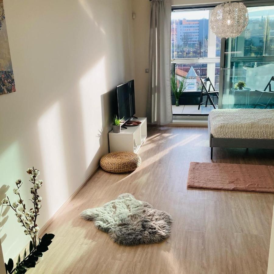 Blanc Harfa Design Apartment