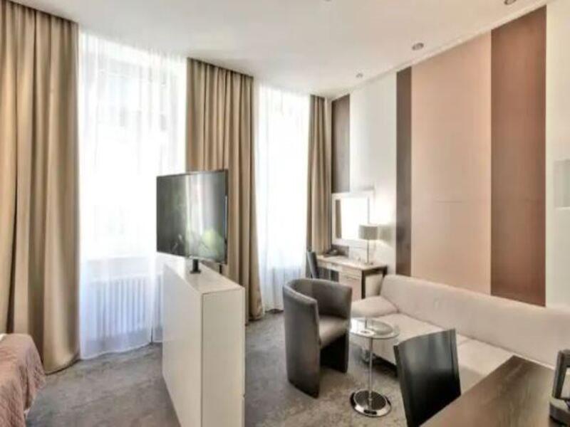 Hotell Royal Plaza