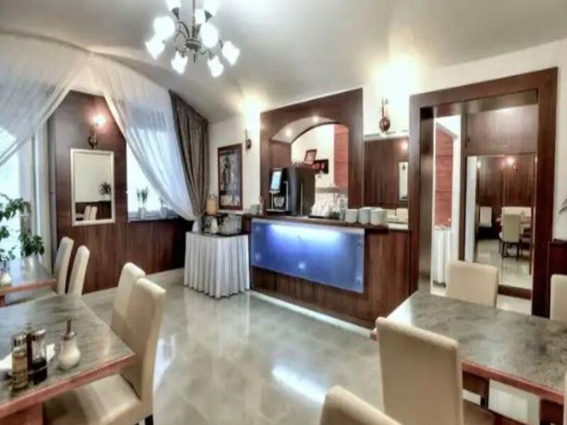 Royal Plaza Hotell 3*