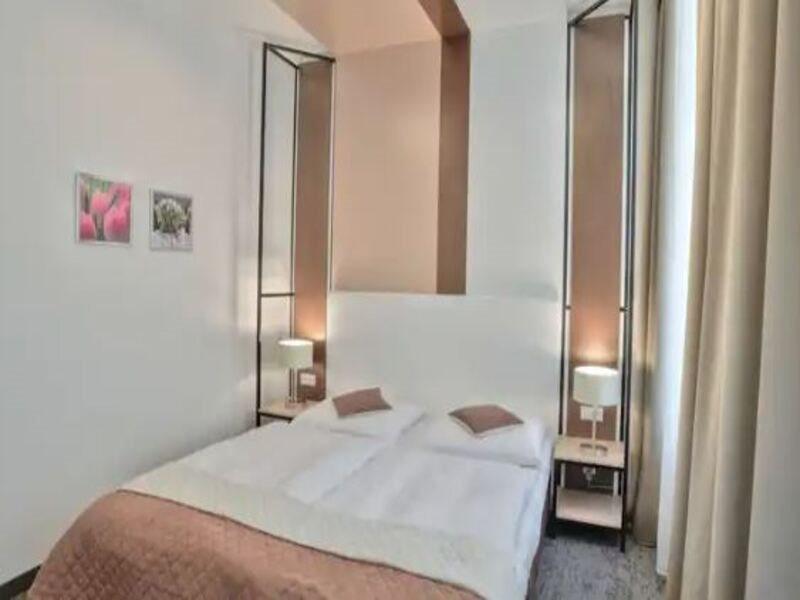 Royal Plaza 3*