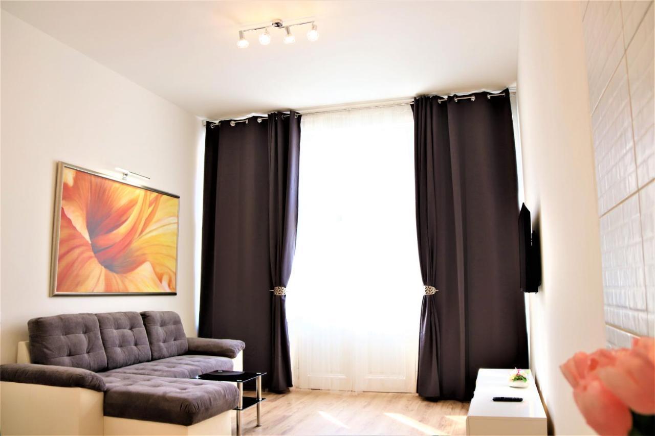 Flowers Aparthotel 2*
