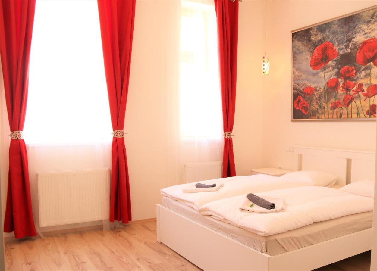 Aparthotel Flowers 2*