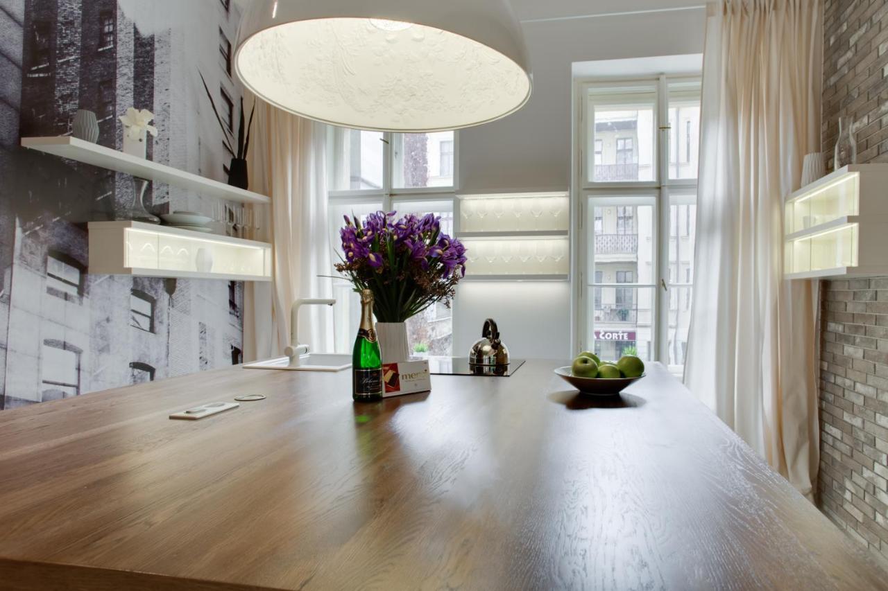 Bright Na Porici Apartment