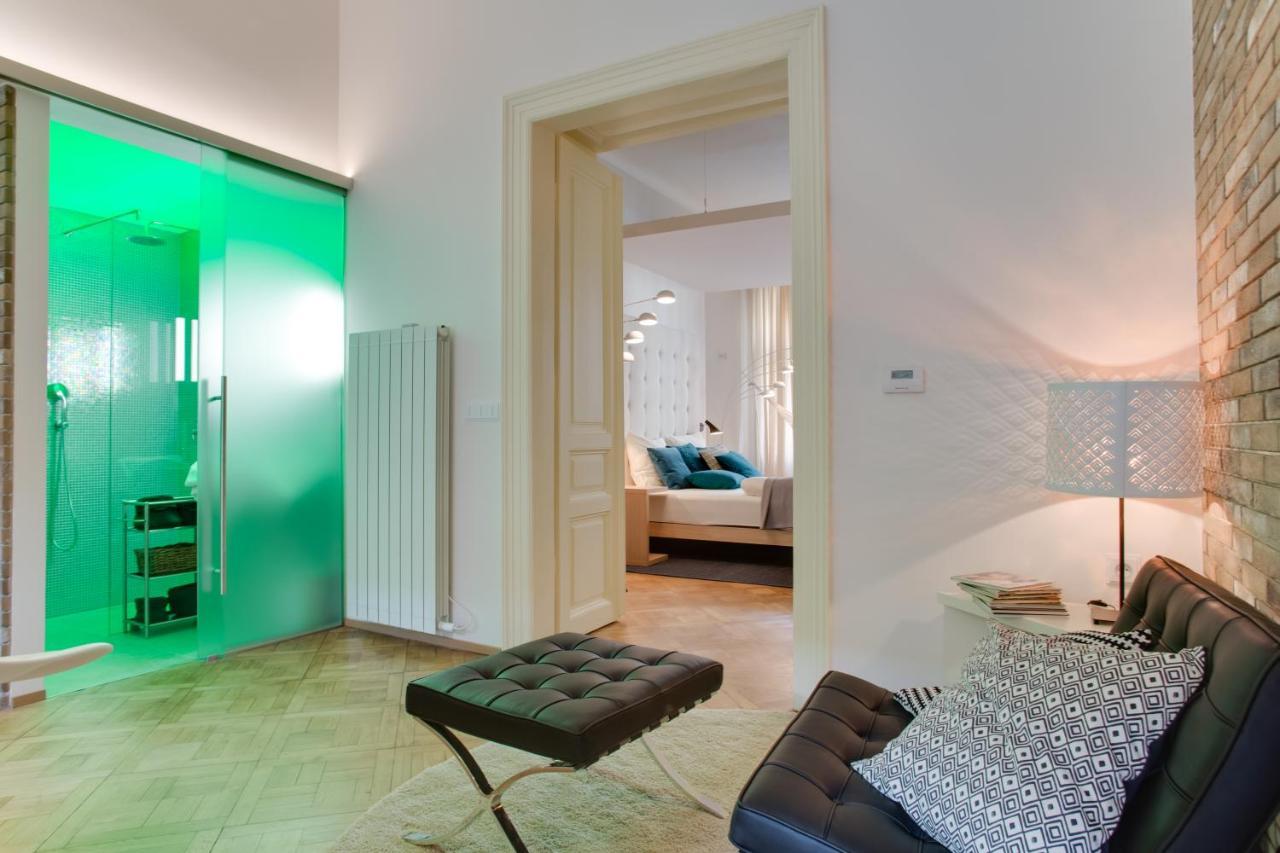 Bright Na Porici Apartment