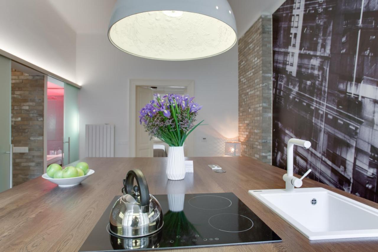 Bright Na Porici Apartment
