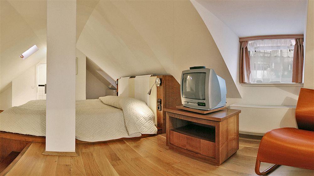 The Golden Wheel Hotell 4*