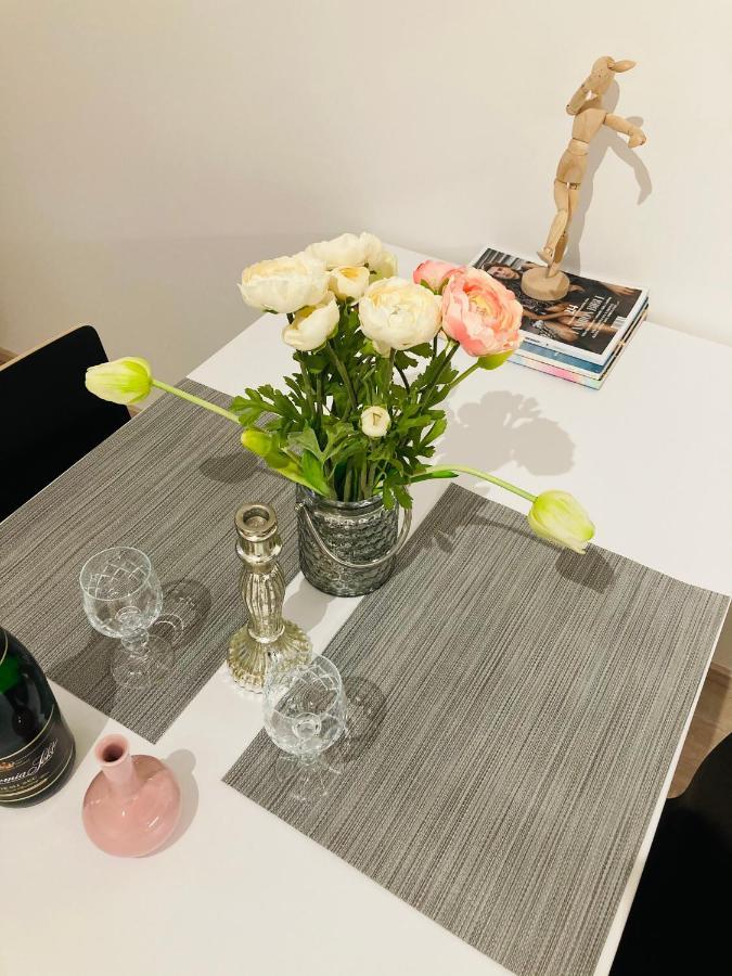 Blanc Harfa Design Apartment