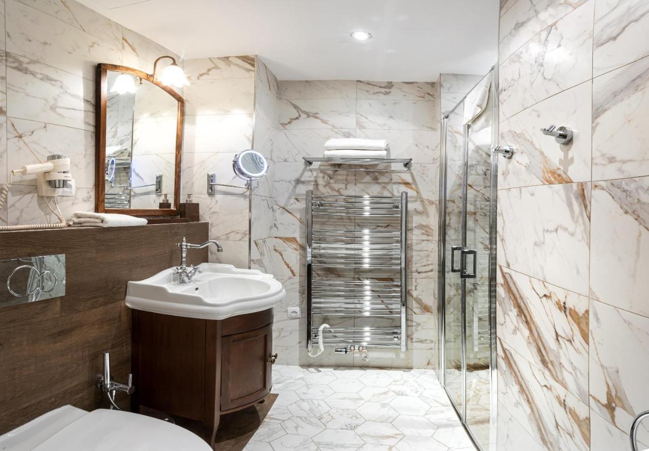 Hotell U Cerneho Orla 4*