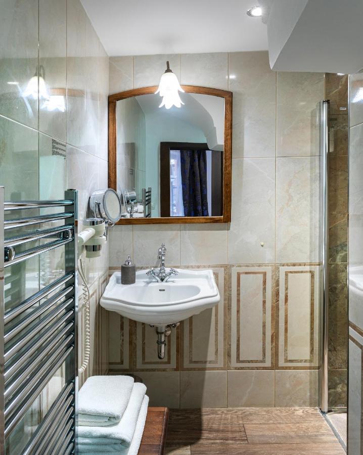 Hotell U Cerneho Orla 4*