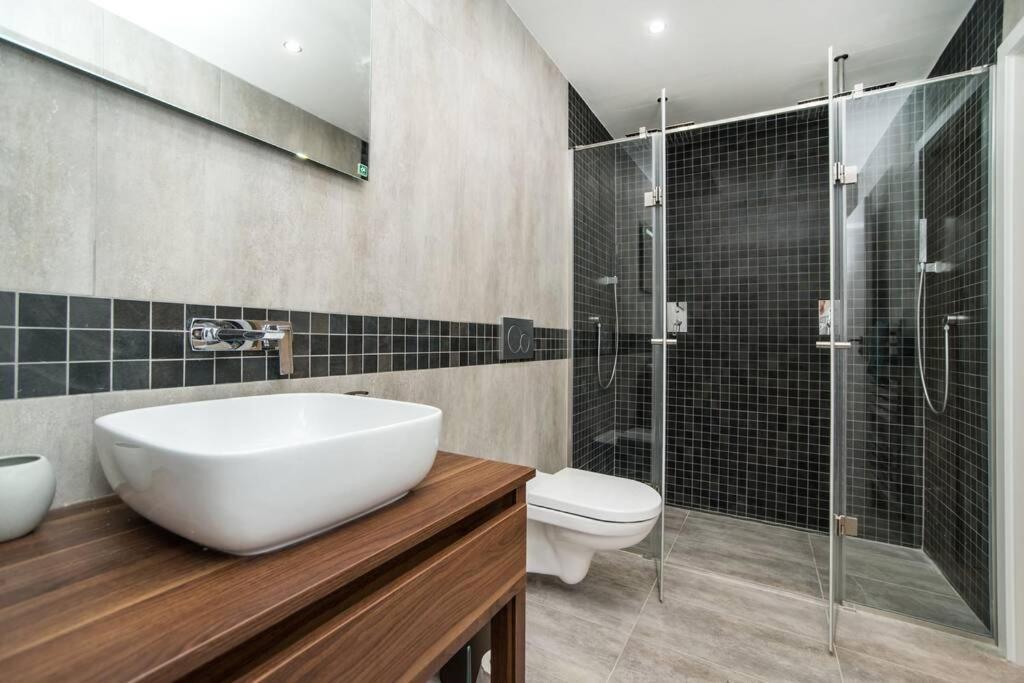 Old Town 1 Bedroom Oasis With Ac And Double Shower *