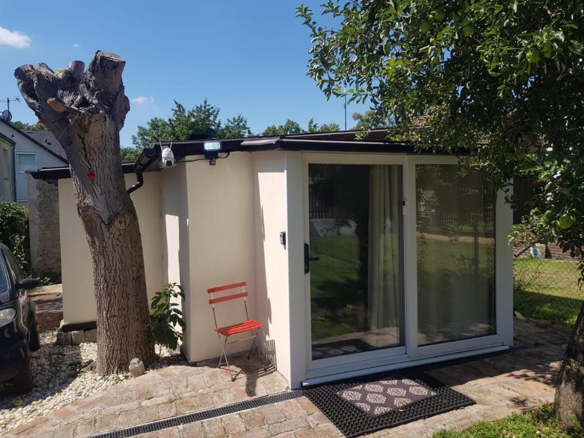 Small House With Parking Semesterbostad Prag