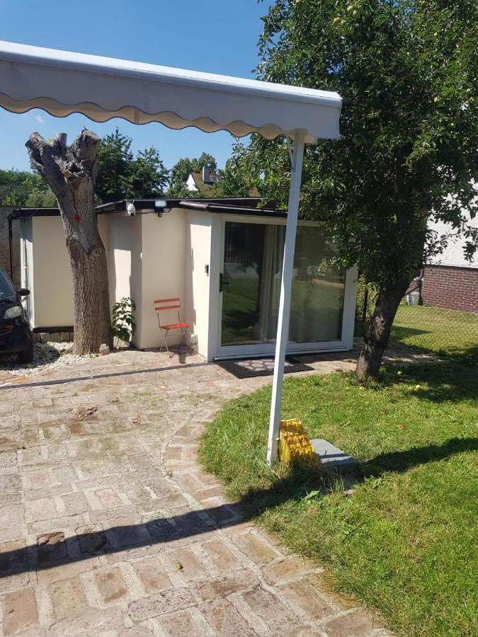 Small House With Parking Semesterbostad