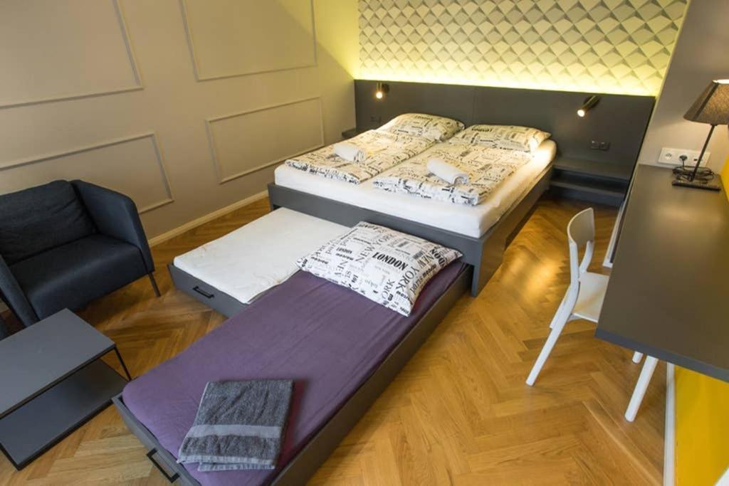 Apartment Design Andel, Historical Sights Walkable *