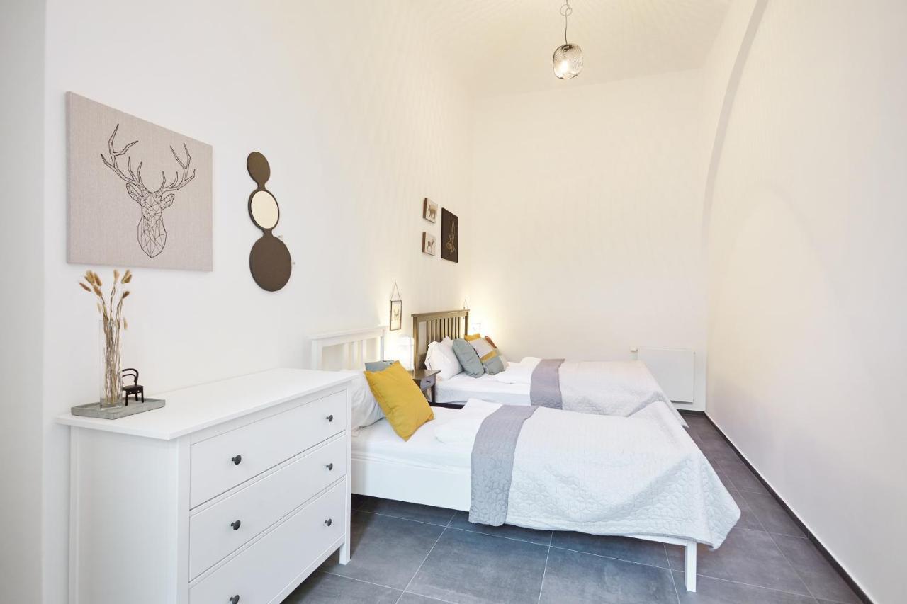 Savor Apartments *