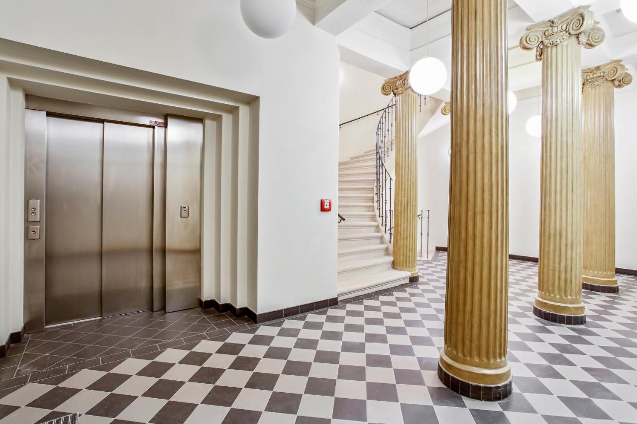 Apartment Newly Opened, Designer Opera Prag