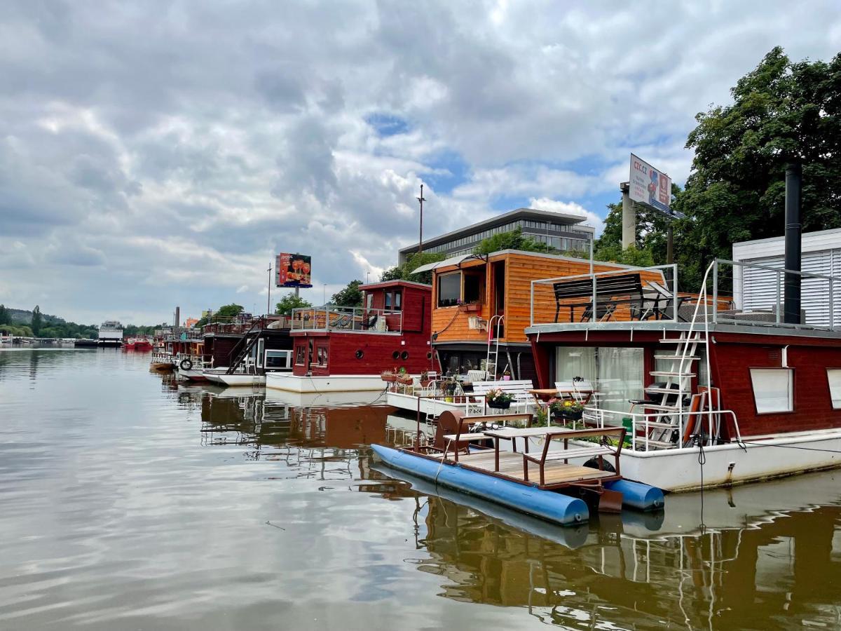 Houseboat Ginger Prag