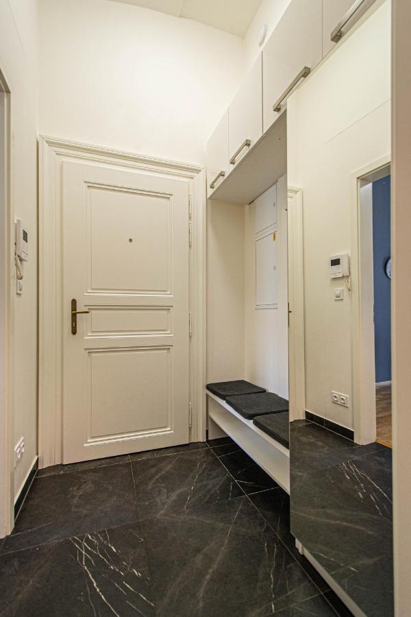 Stylish In Gastronomic Area Apartment *