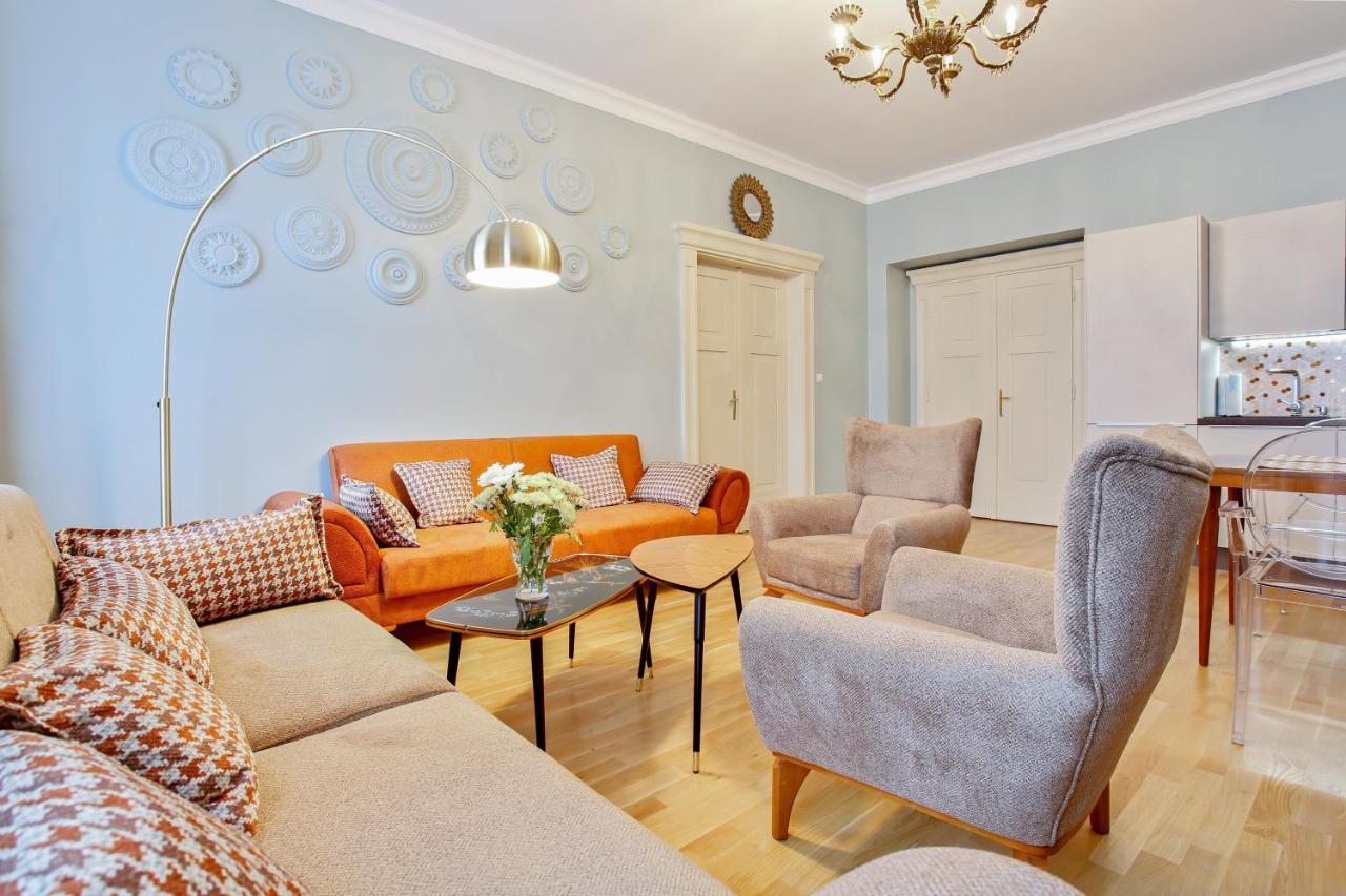Newly Opened, Designer Opera Apartment *