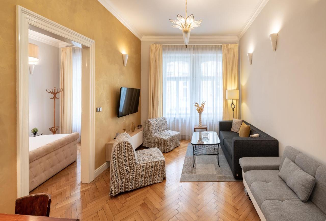 Apartment Mordecai 12 By Adrez *