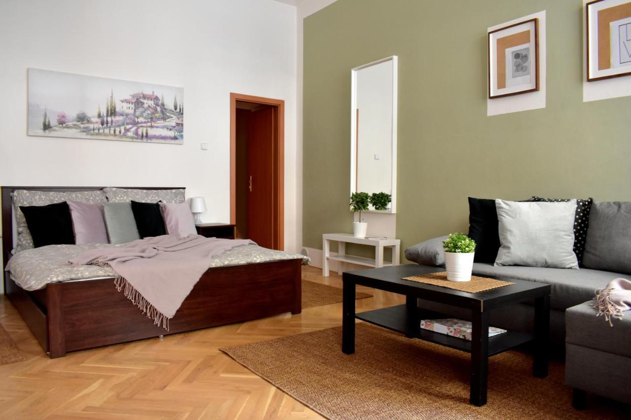 Andy'S Central 3-Bedroom Apartment !
