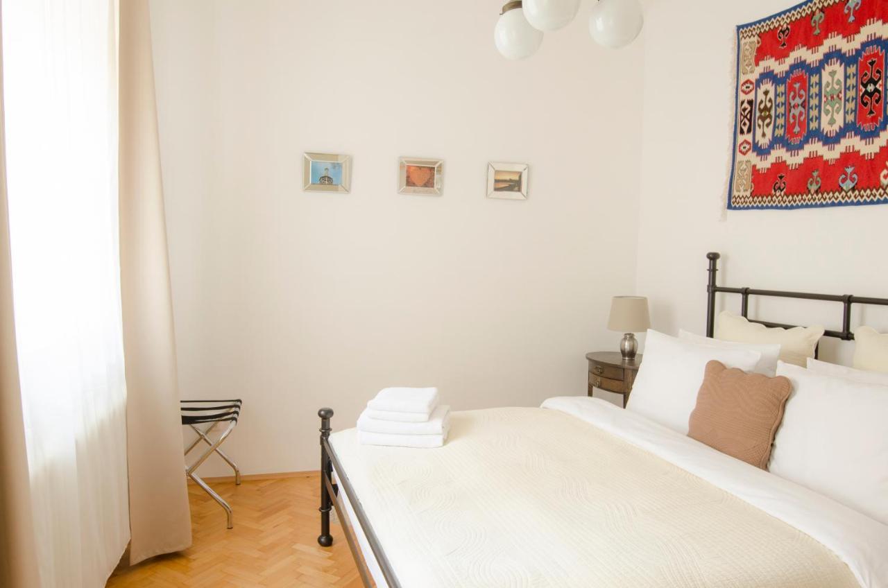 Wishlist Residences - Charles Bridge Karlova Apartment