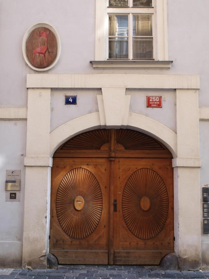U Cervene Zidle - Red Chair 3* Praha