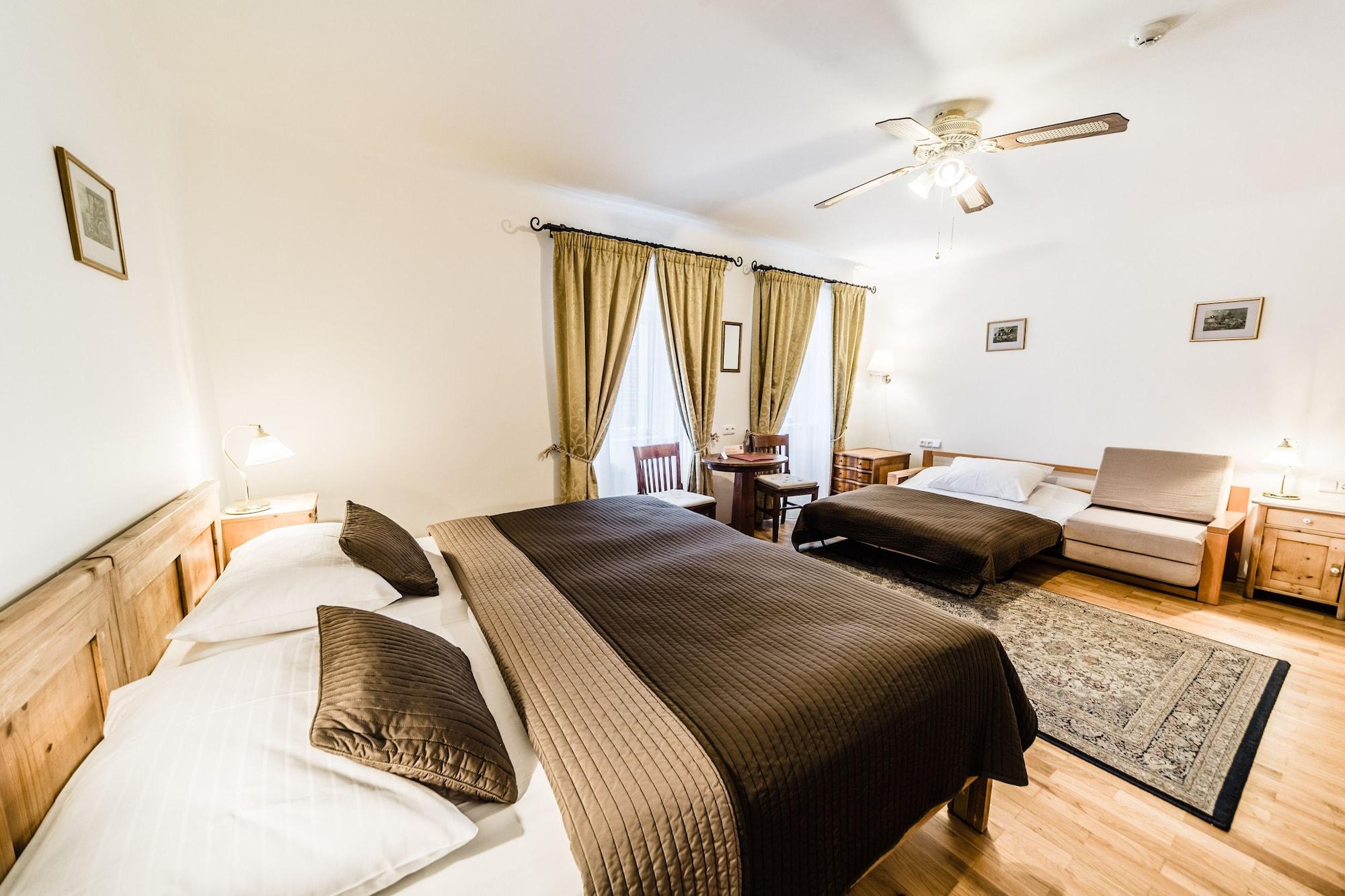 Hotel Archibald At The Charles Bridge Prague