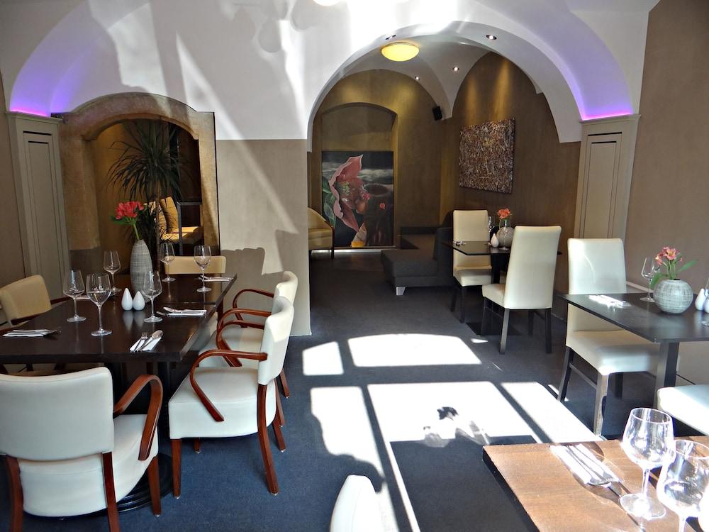 U Krize Hotell Prag