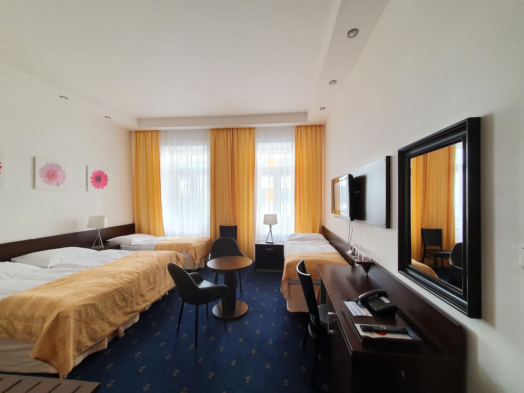 Royal Plaza Hotell 3*
