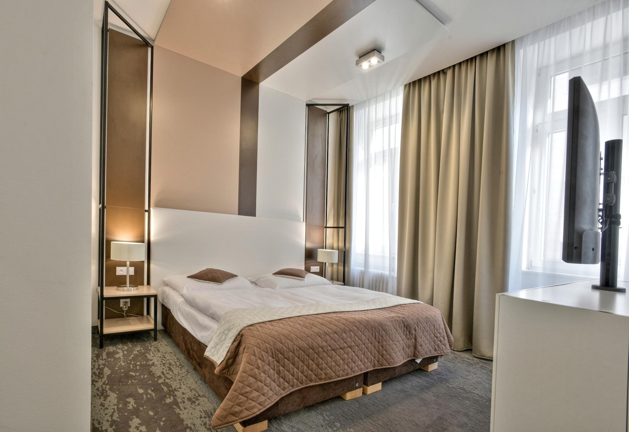 Royal Plaza Hotell 3*