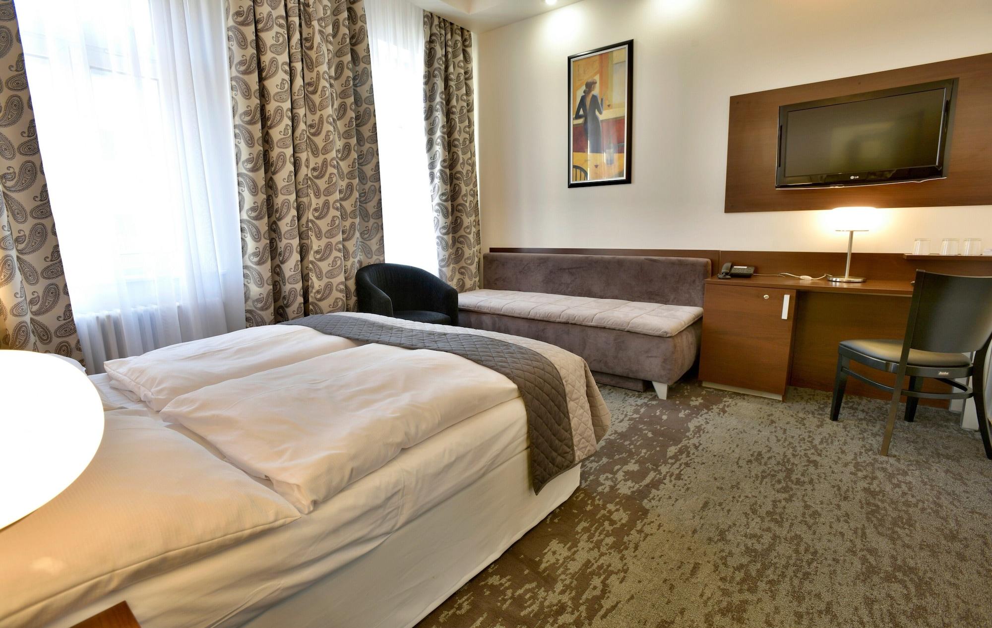 Royal Plaza 3*
