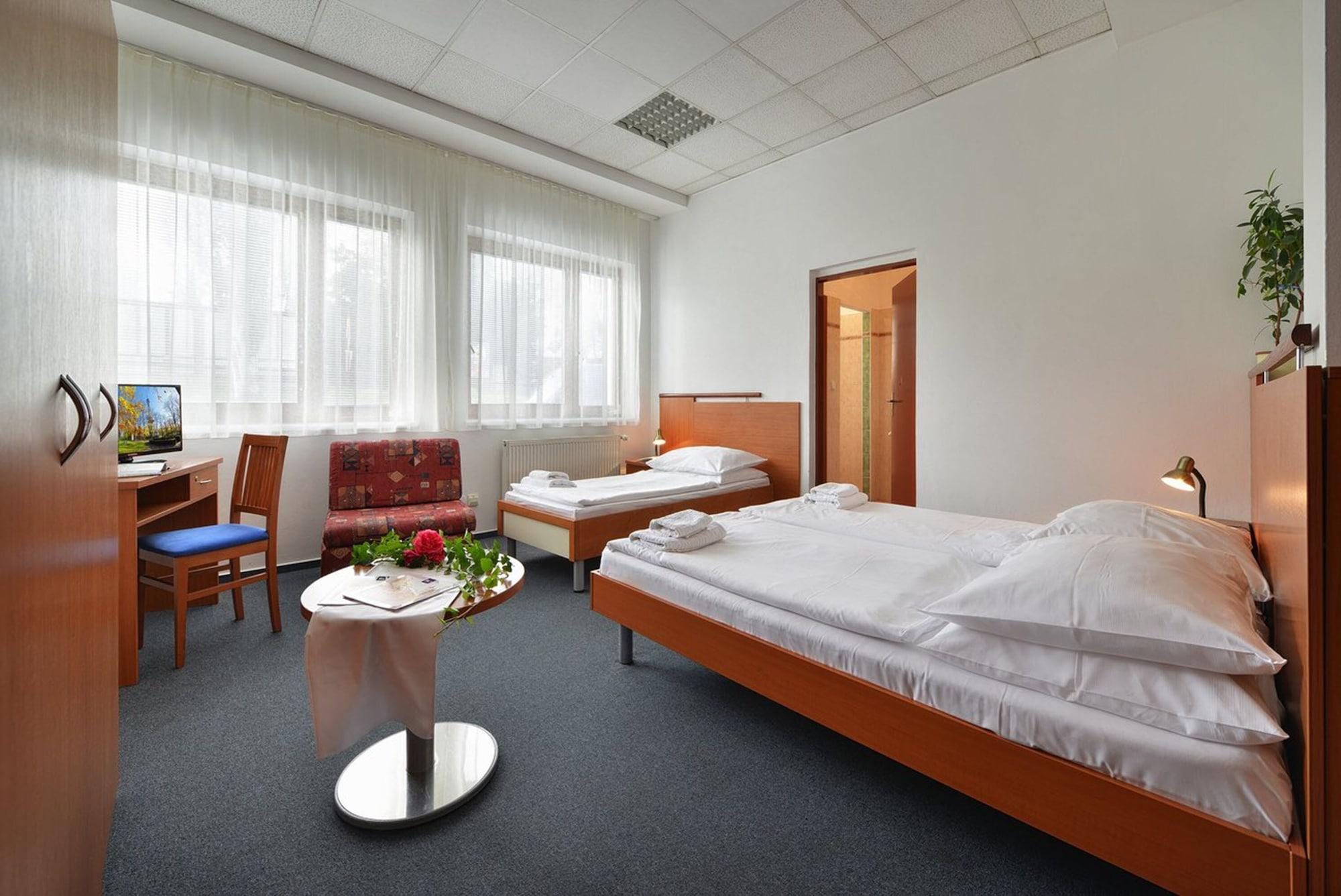 Ea Populus Hotel 3*